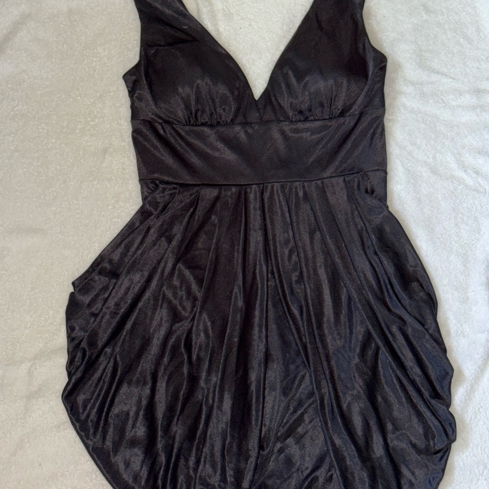 Alyn Paige New York Satin V-Neck Dress